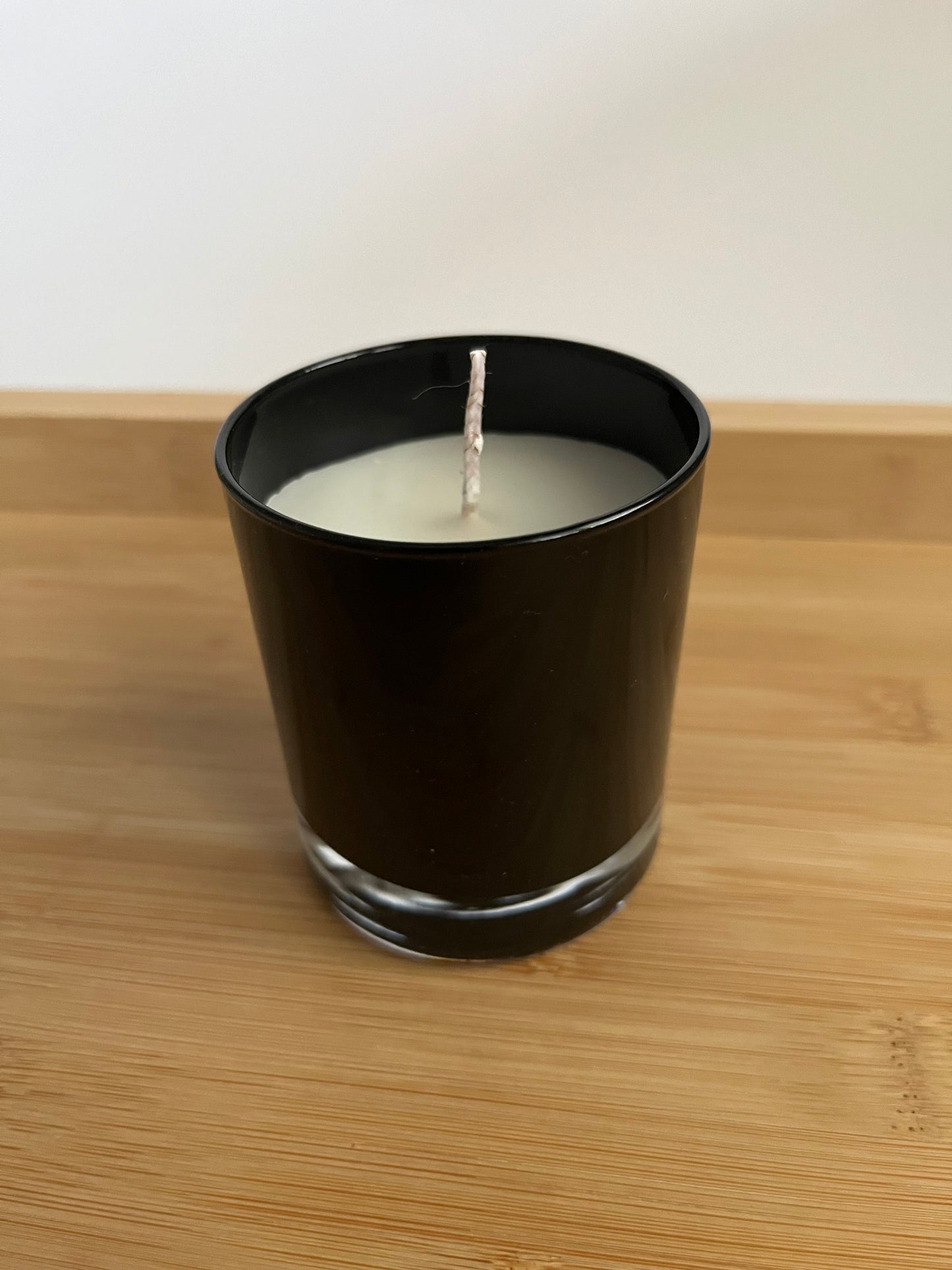 Black Oud scented candle